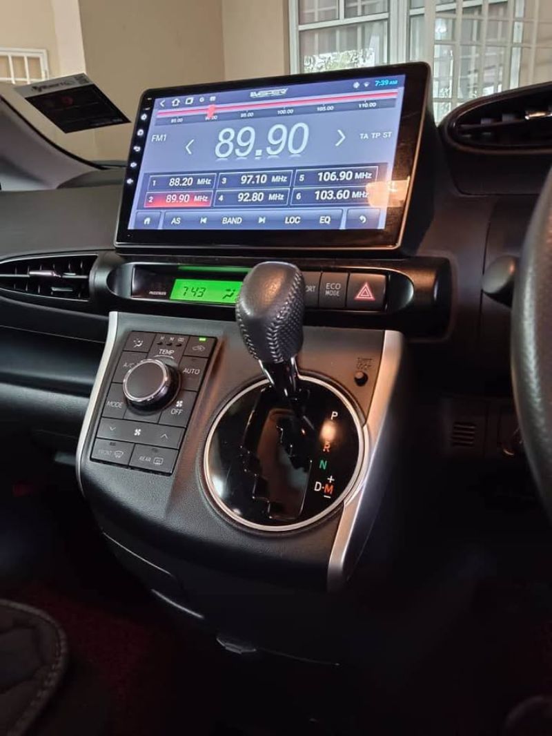 2015 TOYOTA WISH 1.8 Auto