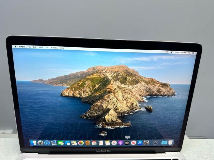 MacBook Pro 2020 13inch with touchbar