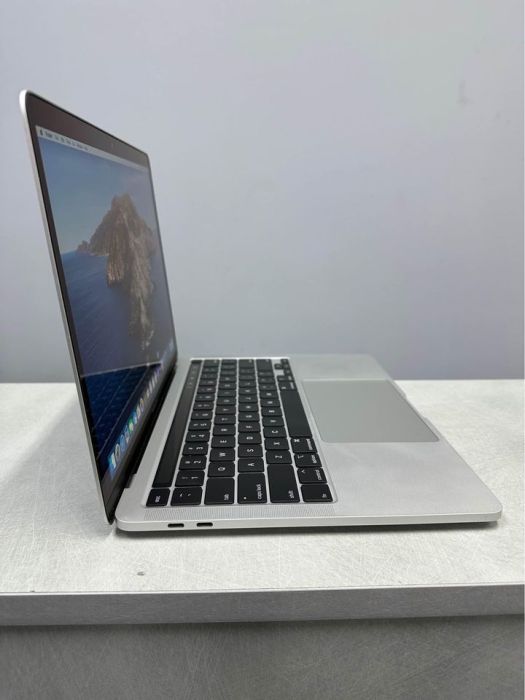 MacBook Pro 2020 13inch with touchbar