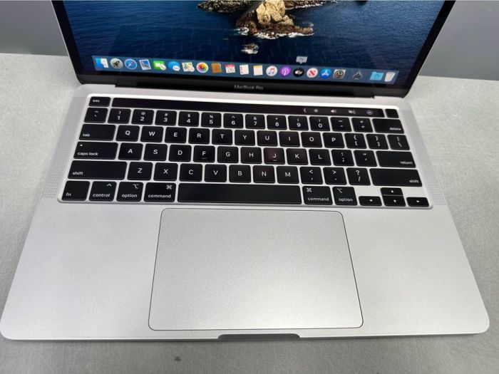 MacBook Pro 2020 13inch with touchbar