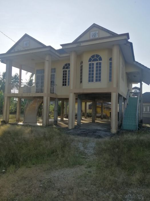 Rumah Banglo Tinggi Tepi Jalan Utama Di Palekbang, Tumpat Kelantan