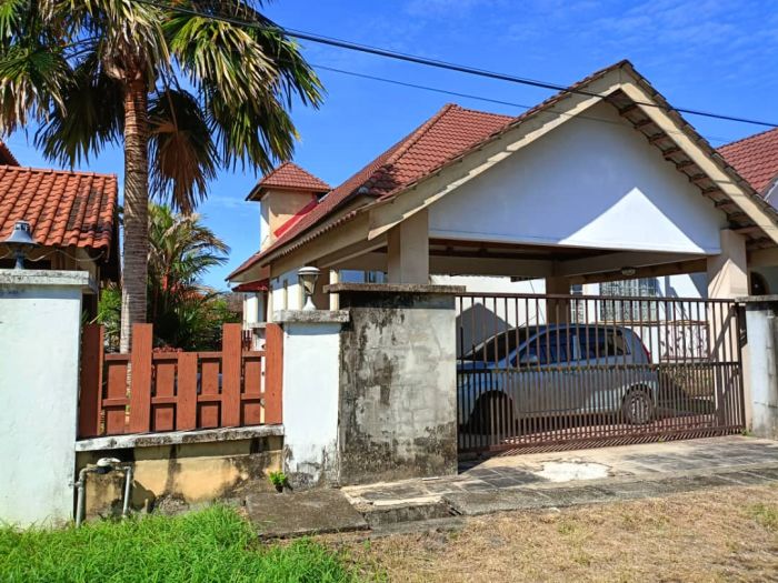 Rumah Banglo Di Padang Bongor, Pengkalan Chepa Kelantan